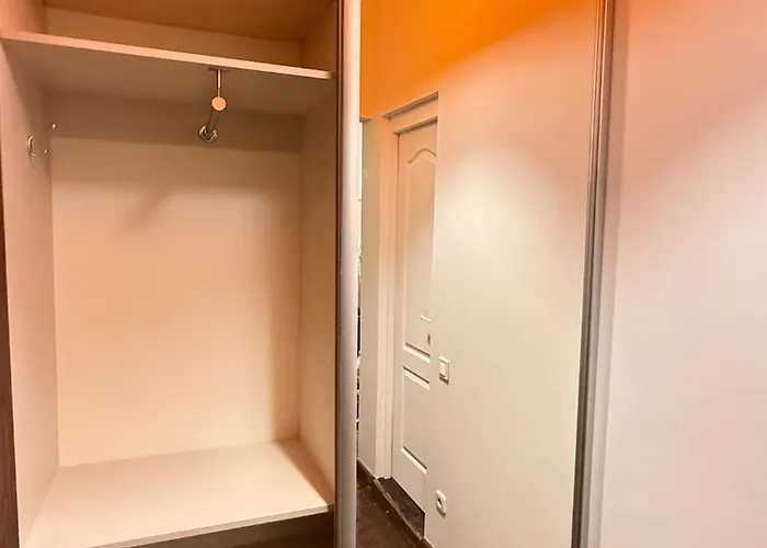 Antique Elegance In Heart Of Dzīvoklis *